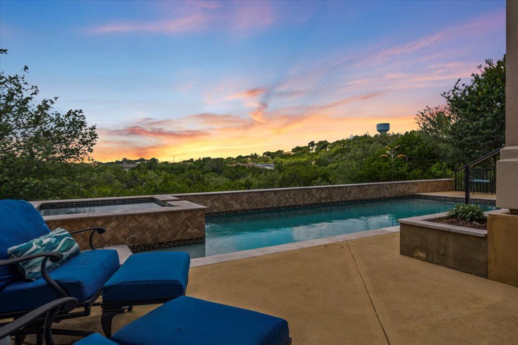 Property Photo:  16213 Rockies Run Summit  TX 78738 