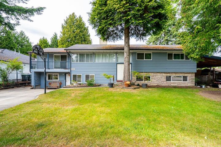 15661 92 Avenue — photo 1