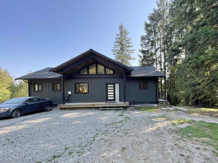 Property Photo:  