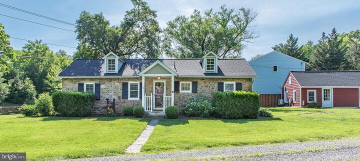 Property Photo: 102 Phillips Court NW VA 20176