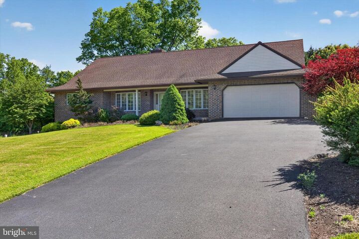 Property Photo: 112 Bramblewood Lane PA 17339