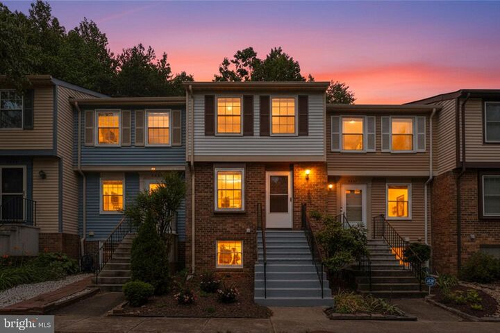 Property Photo:  6844 Heatherway Court  VA 22315 