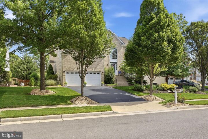 Property Photo:  704 Seaton Court SE  VA 20175 
