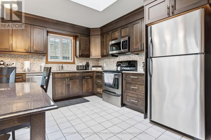 Property Photo:  41 Adel Drive East  ON L2M 3W9 