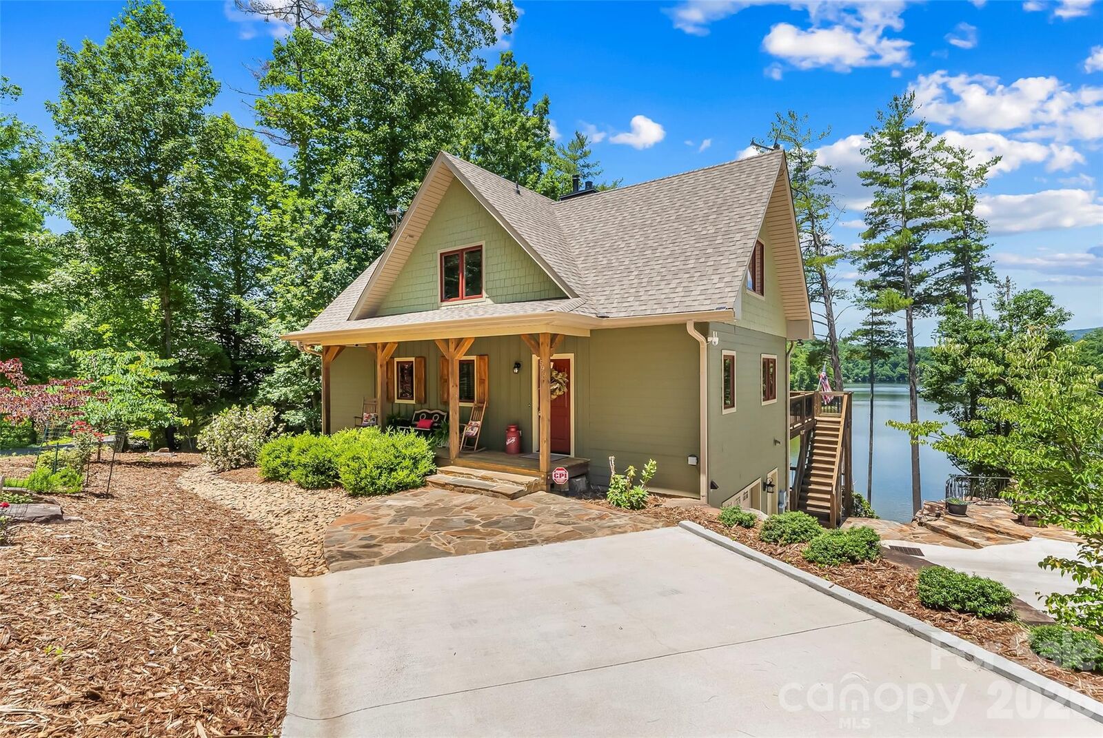 Property Photo: 590 Larkhaven Drive NC 28761