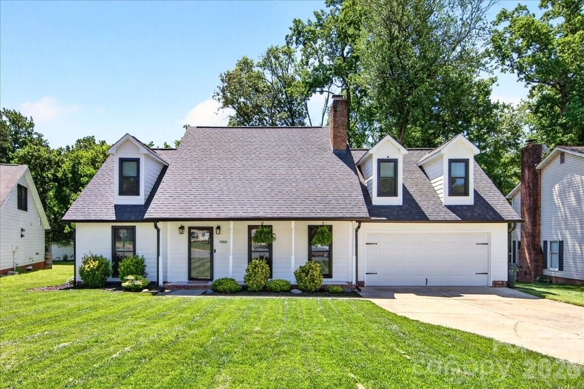 Property Photo:  9018 Hunters Pointe Drive  NC 28078 