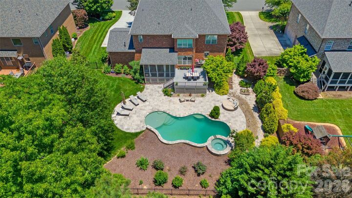 Property Photo:  3207 Lakehurst Crossing  NC 28104 