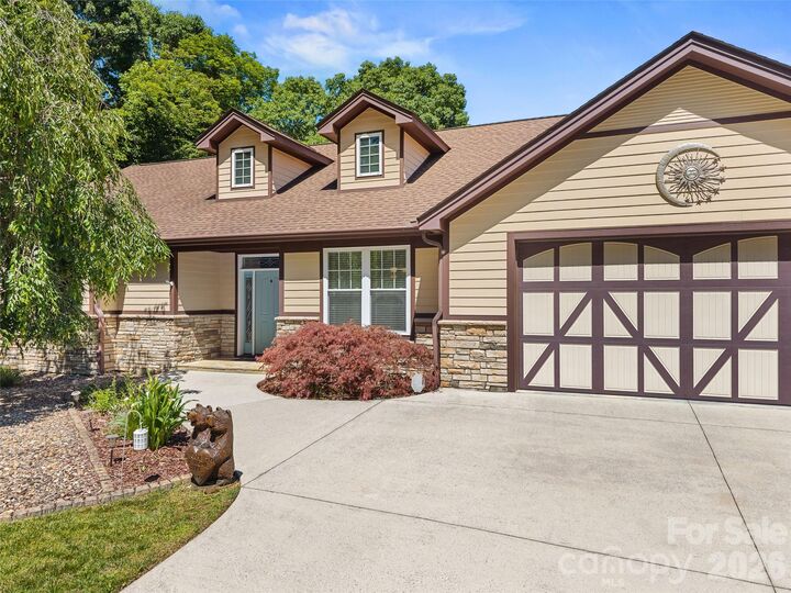 Property Photo:  25 Linden Turn S  NC 28739 