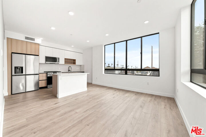 Property Photo:  11013 Hartsook St  CA 91601 