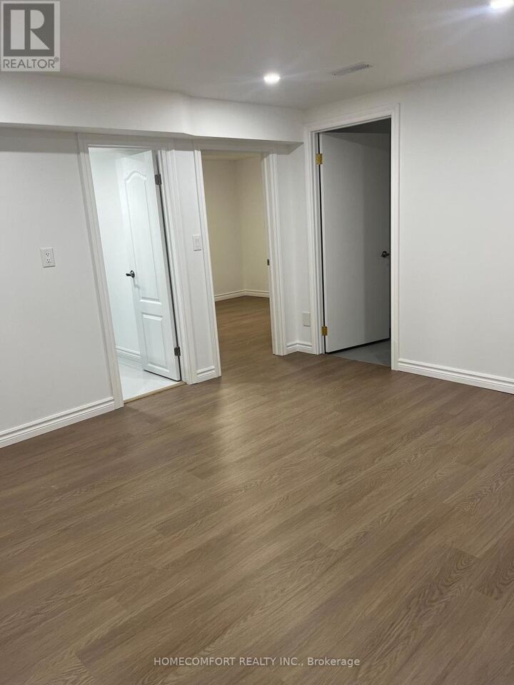 Property Photo:  80 Pine Bough Manor  ON L4S 1A5 