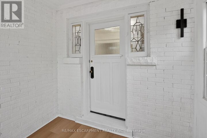 Photo de la propriété:  101 Houghton Avenue South  ON L8K 2M9 