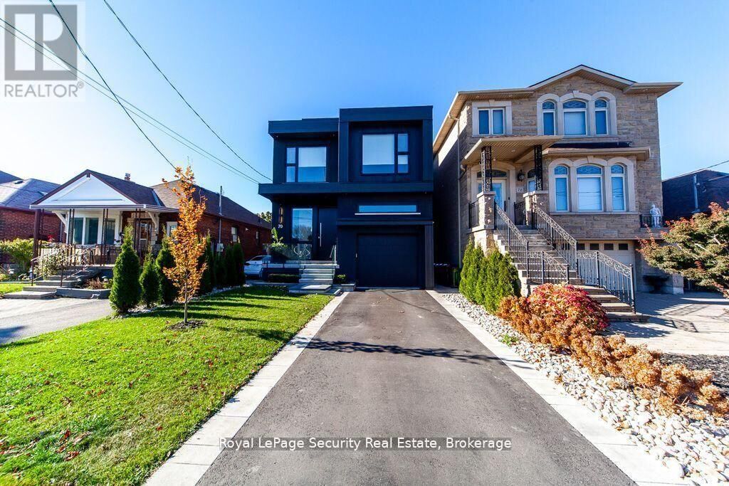 Property Photo:  70 Chamberlain Avenue 2  ON M6E 4K1 