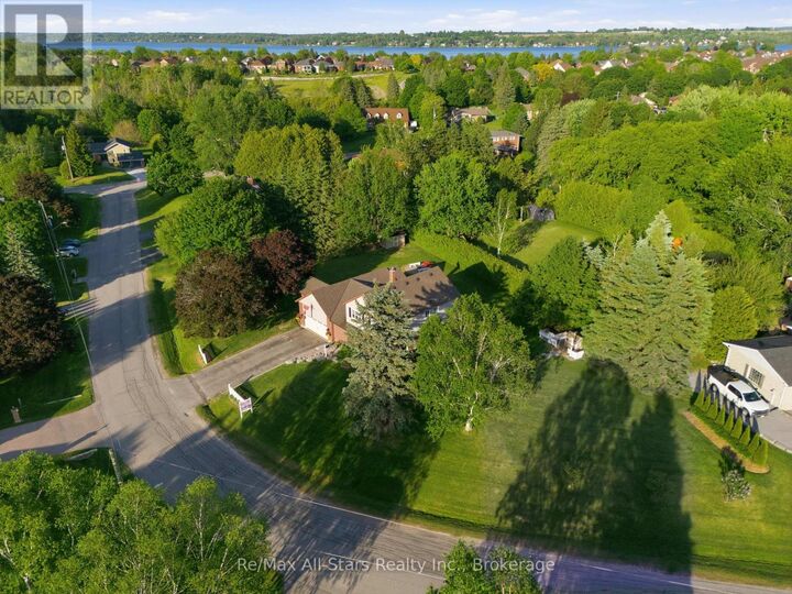 Property Photo:  4 Circle Drive  ON L9L 1N9 