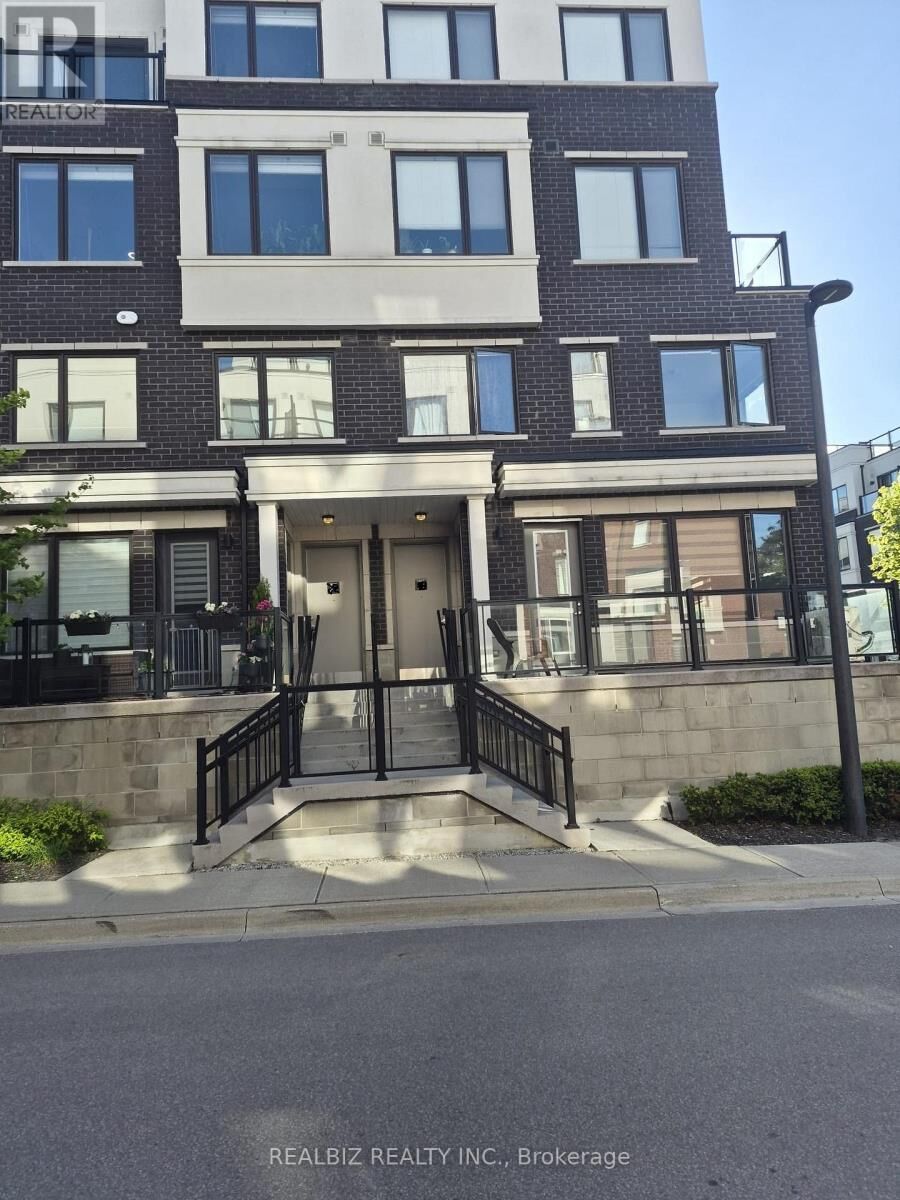 Property Photo:  400 Alex Gardner Circle 77  ON L4G 3G5 