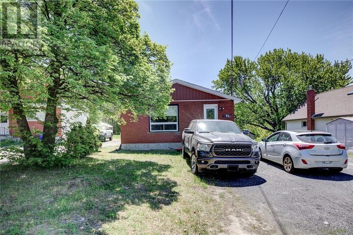 Property Photo:  85 Walford Road  ON P3E 2G8 
