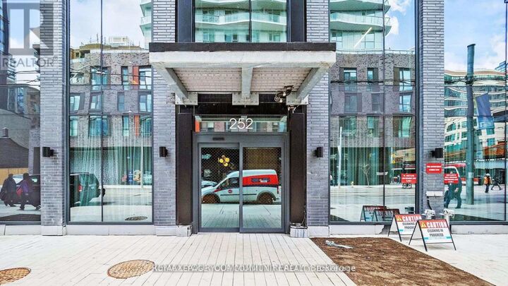 Property Photo:  252 Church Street 3812  ON M5B 0E6 