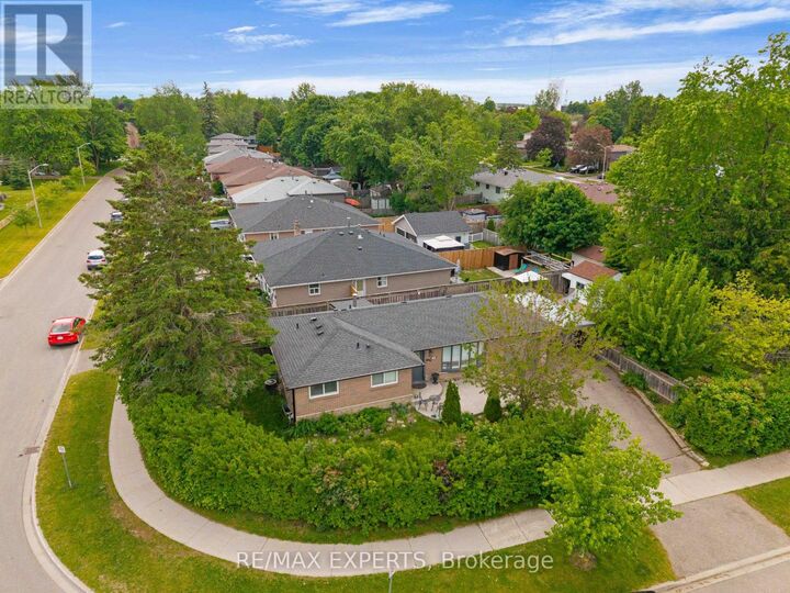 Property Photo:  35 Lawrence Avenue  ON L9W 1S6 