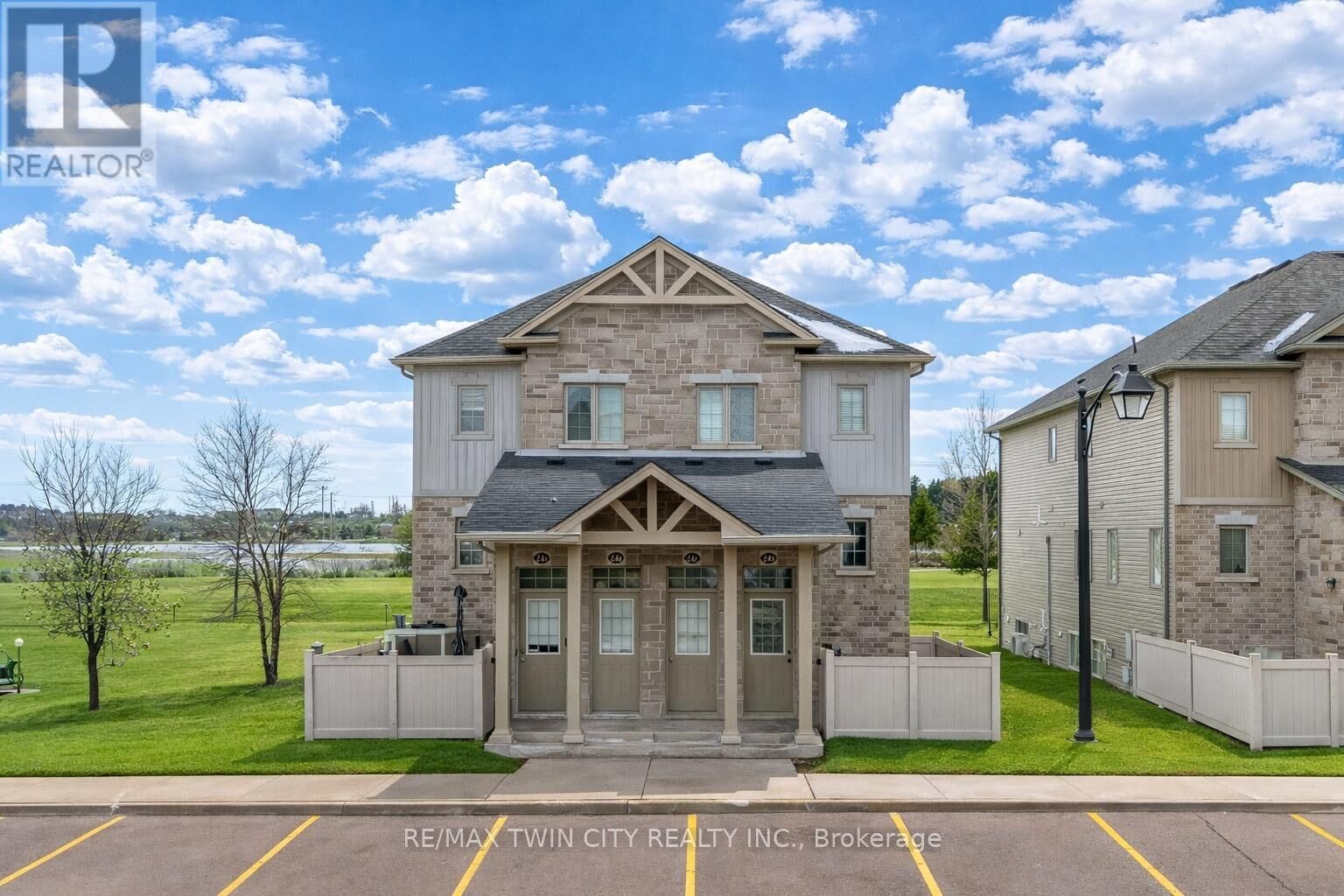 Photo de la propriété:  388 Old Huron Road 24D  ON N2R 0J5 