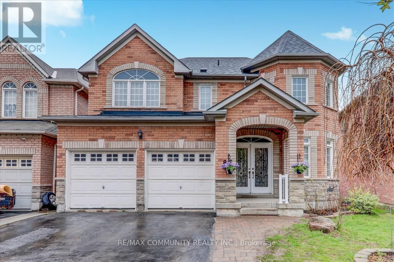 Property Photo:  86 Grosbeak Crescent  ON M1X 1X4 