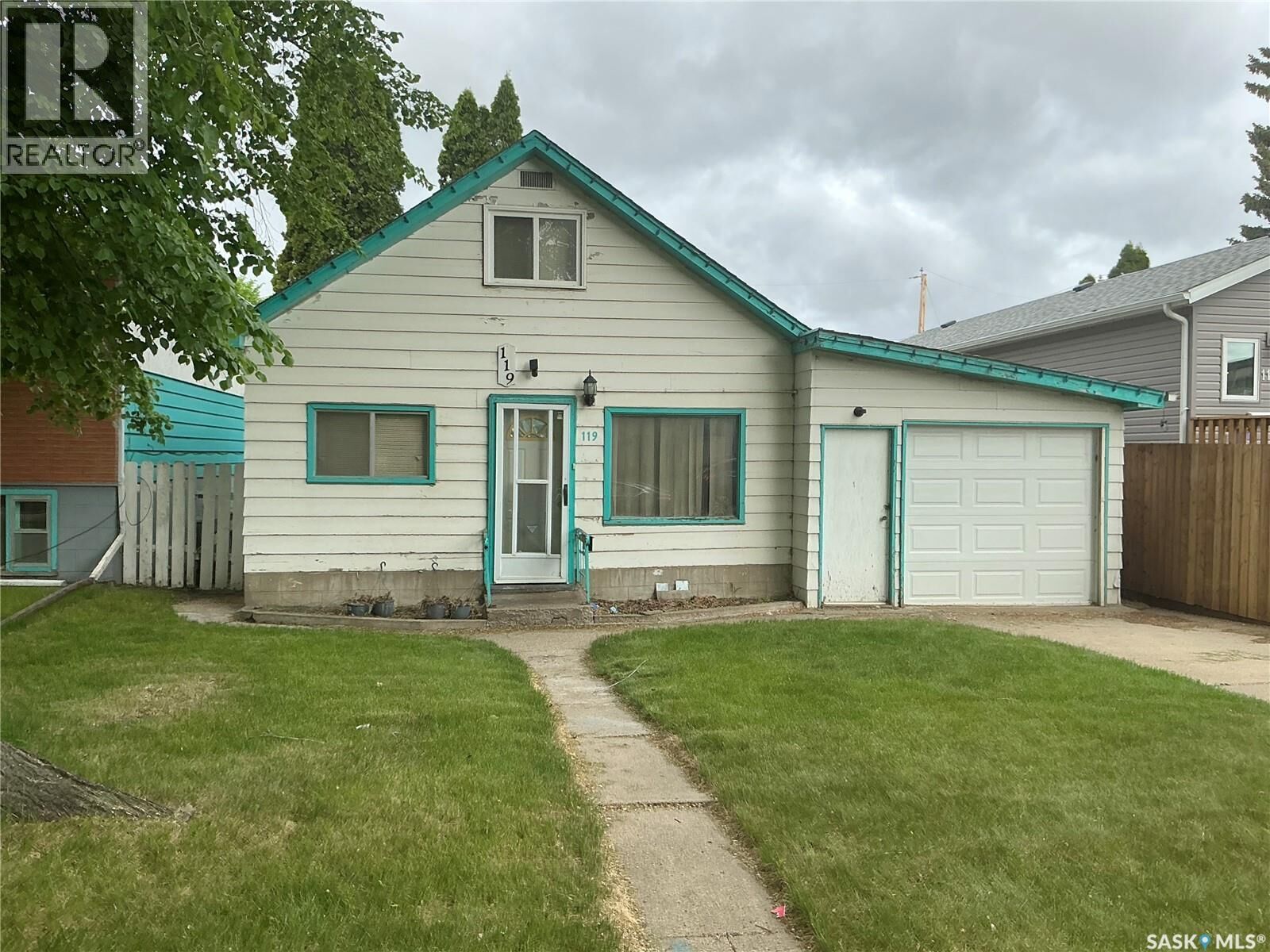Property Photo: 119 Q Avenue S SK S7M 2W6