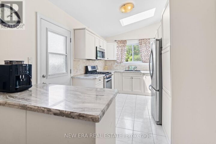 Property Photo:  2598 Chalkwell Close  ON L5J 2B9 