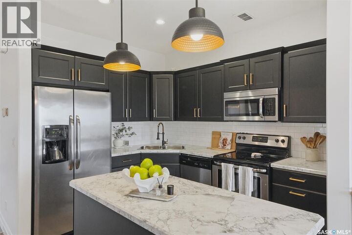 Property Photo:  425 Redwood Crescent  SK S0K 4S2 
