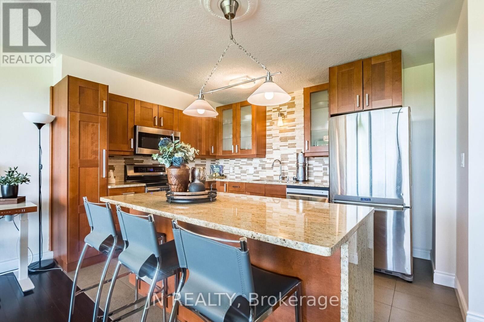 Photo de la propriété:  188 Mill Street South 409  ON L6Y 1T8 