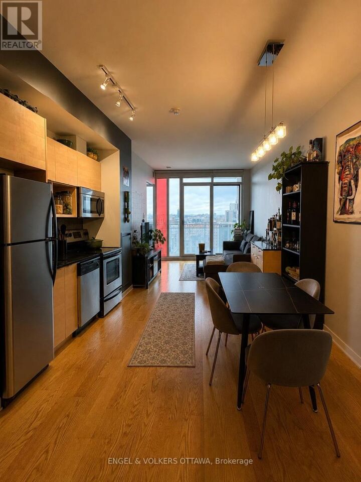 Property Photo:  324 Laurier Avenue West 1411  ON K1P 0A4 