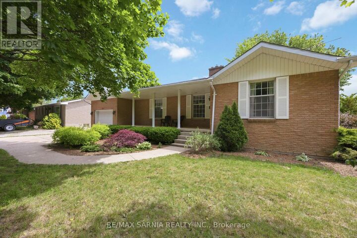Property Photo:  941 Wilson Street  ON N0P 1M0 