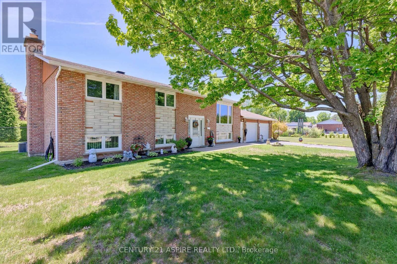 Property Photo:  2 Doris Street  ON K8A 7V1 