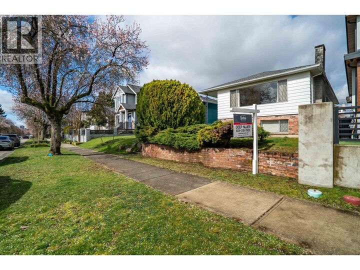 Property Photo:  437 East 55th Avenue  BC V5X 1N3 