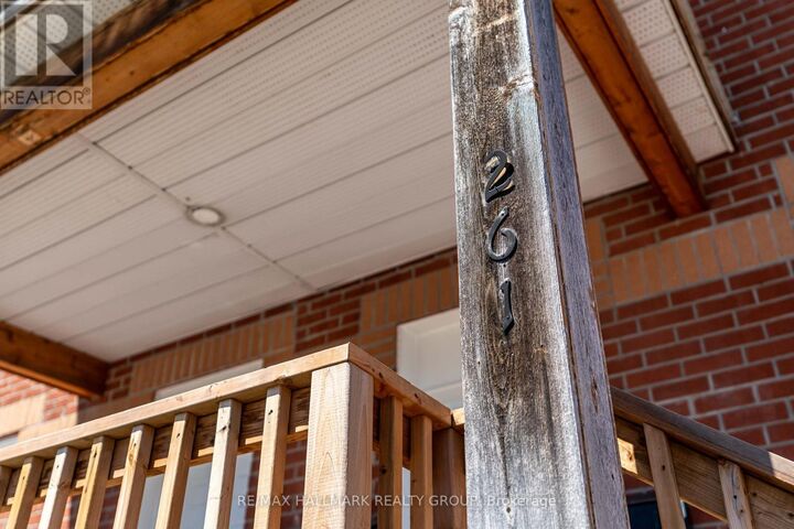 Property Photo: 261 Somerset Street East 5 ON K1N 6V5