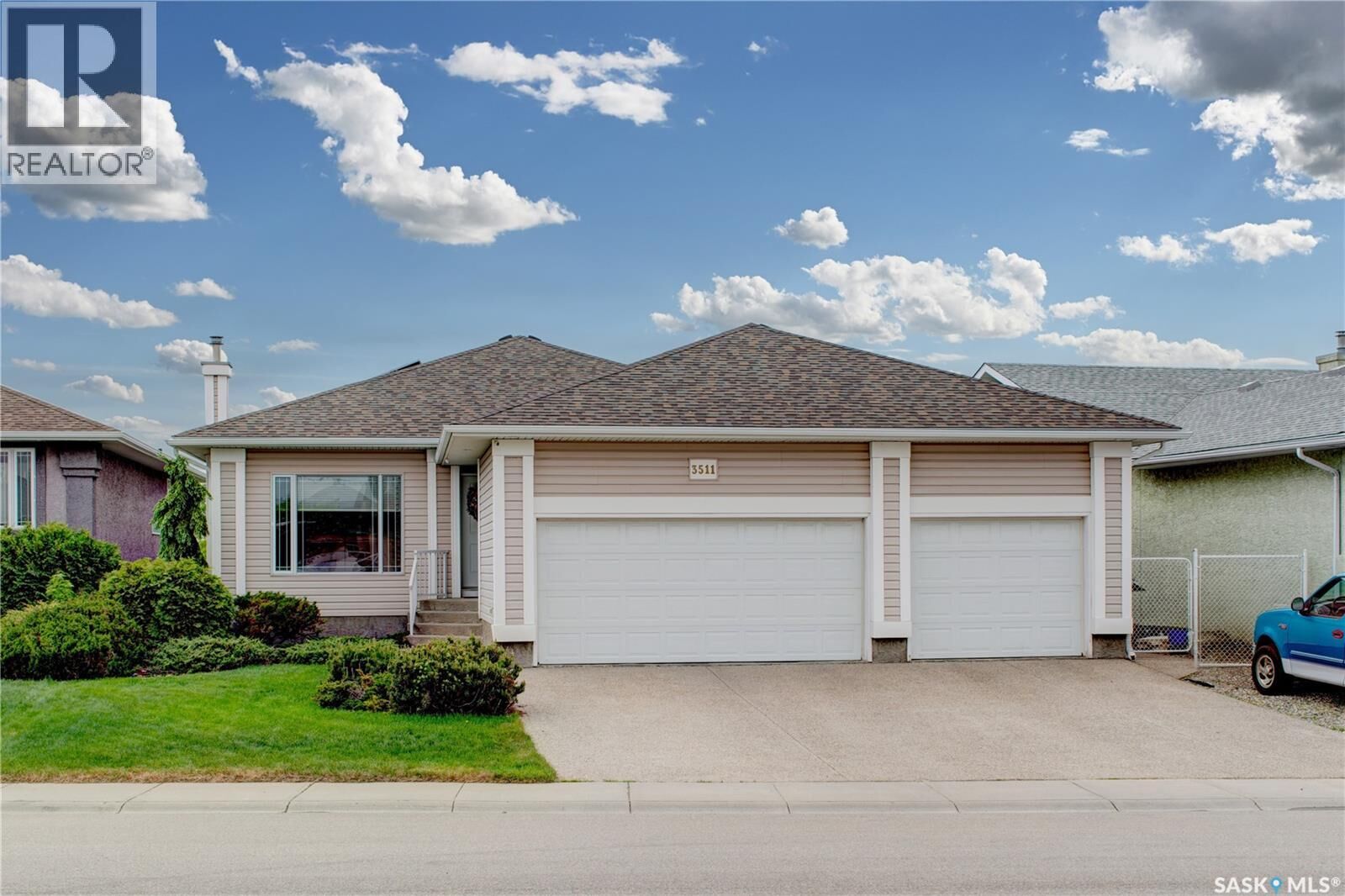 Property Photo:  3511 Bishop Crescent E  SK S4Z 1A6 