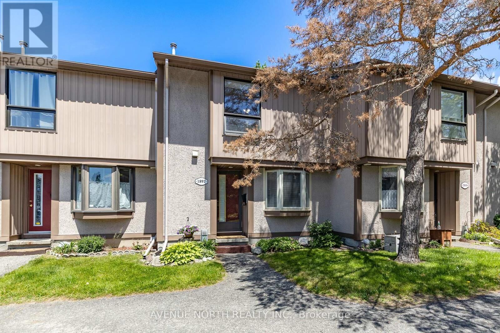 Property Photo:  1897 Stonehenge Crescent  ON K1B 4N7 