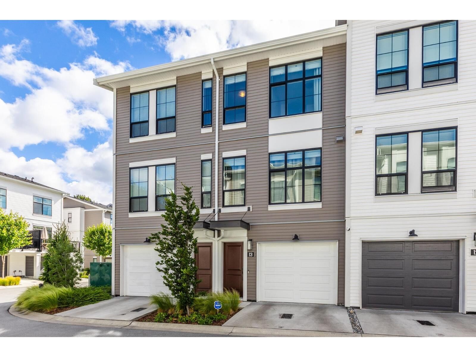 Property Photo:  2774 Montrose Avenue 13  BC V2S 0N4 