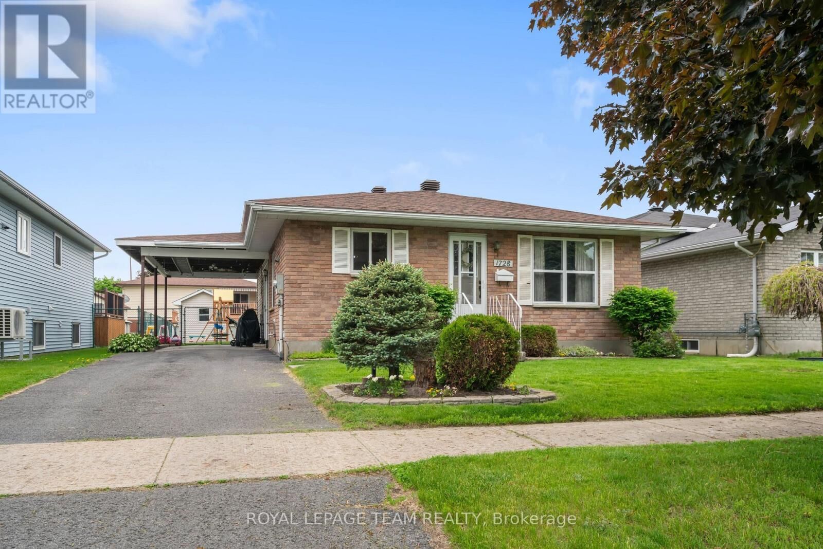 Property Photo: 1728 Branch Drive ON K6J 5S9