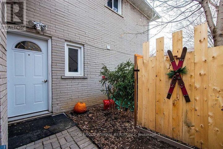 Property Photo:  52 Farrell Avenue Bsmt  ON M2R 1C9 
