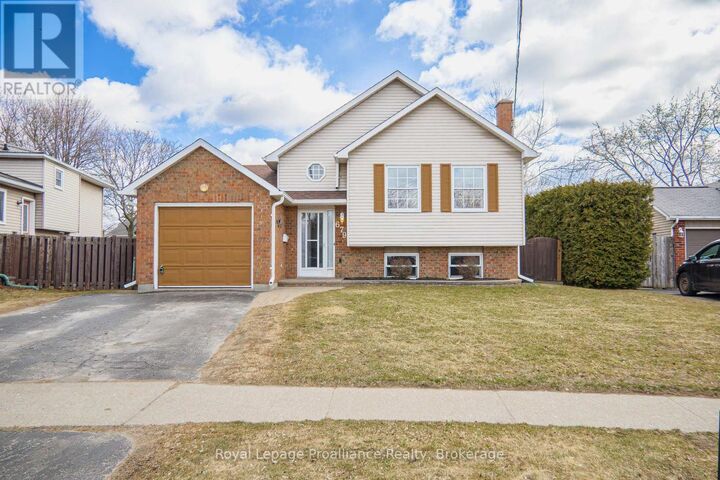Property Photo:  679 Mackechnie Crescent  ON K9A 4Y1 