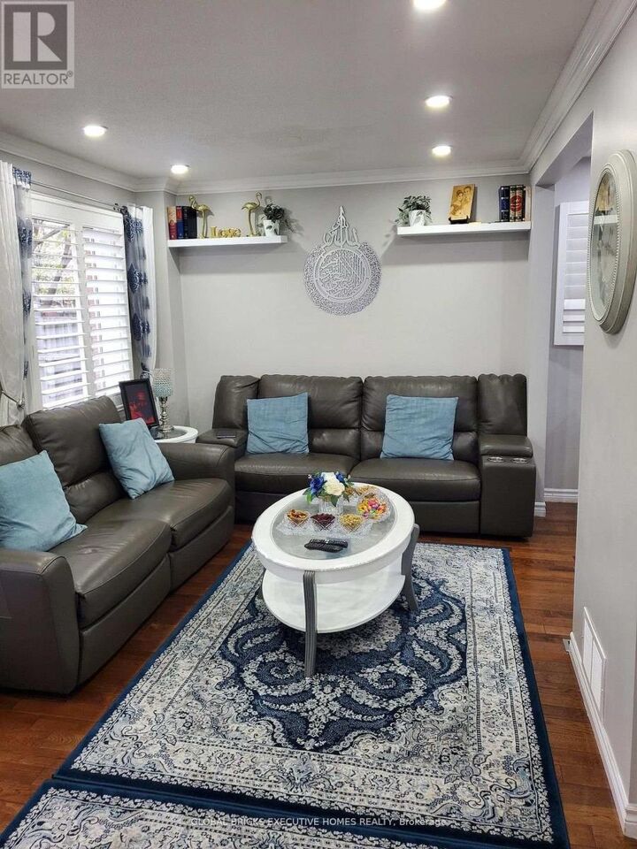 Property Photo:  18 Deerpark Crescent  ON L6X 2T7 