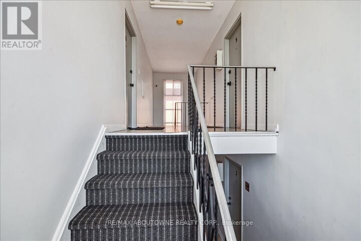 Property Photo:  2 Wesley Street 5  ON M8Y 2W3 