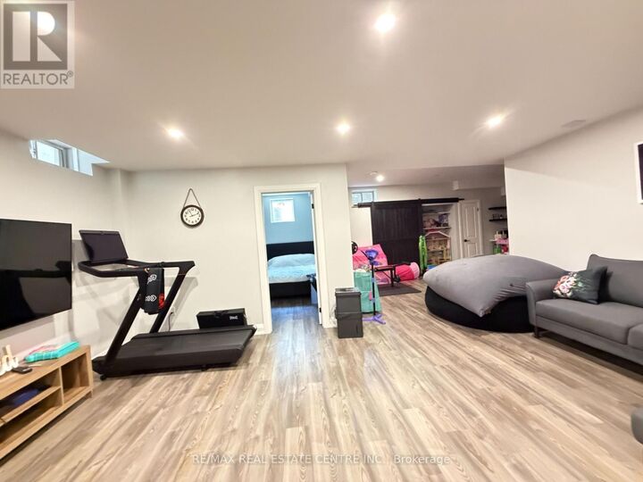 Property Photo:  1192 Stag Hollow Bsmt  ON L5M 5M4 