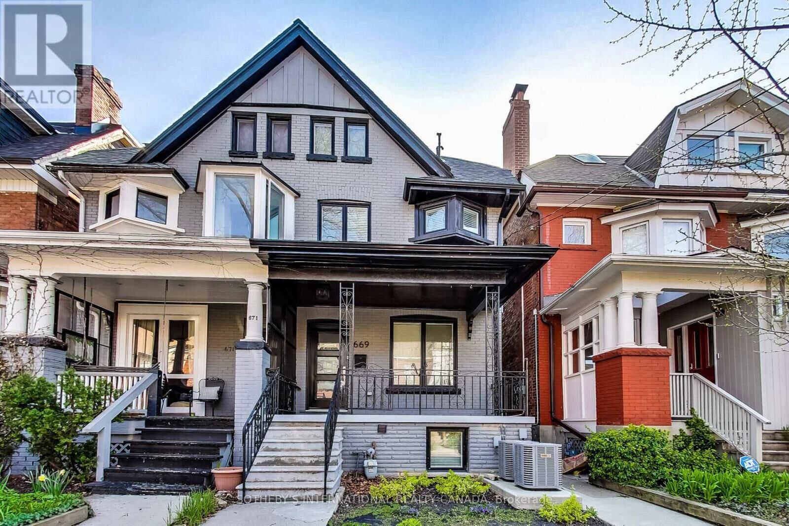 Property Photo:  669 Euclid Avenue Lower  ON M6G 2T8 