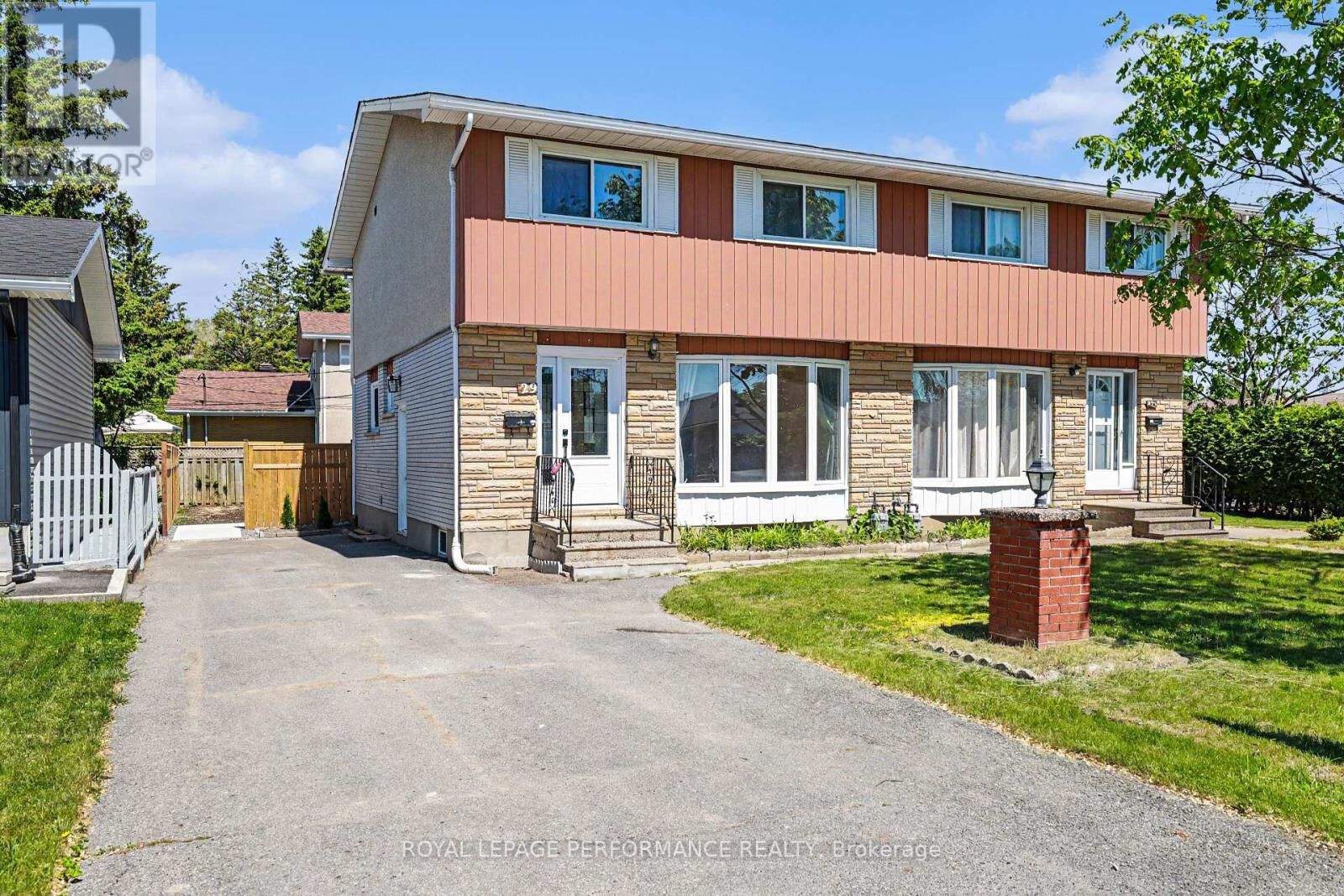 Property Photo:  29 Aldercrest Drive  ON K2G 1P8 