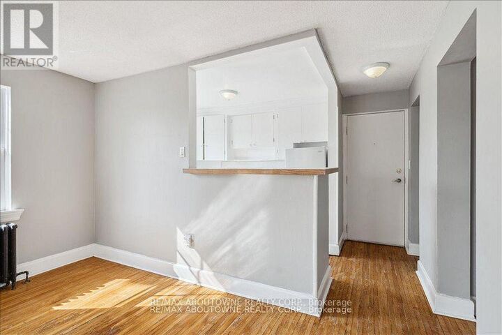 Property Photo:  133 North Service Road East 6  ON L6H 1A3 