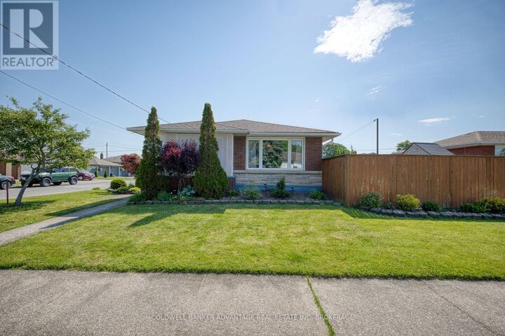 Property Photo:  813 Harriet Street  ON L3B 2J5 