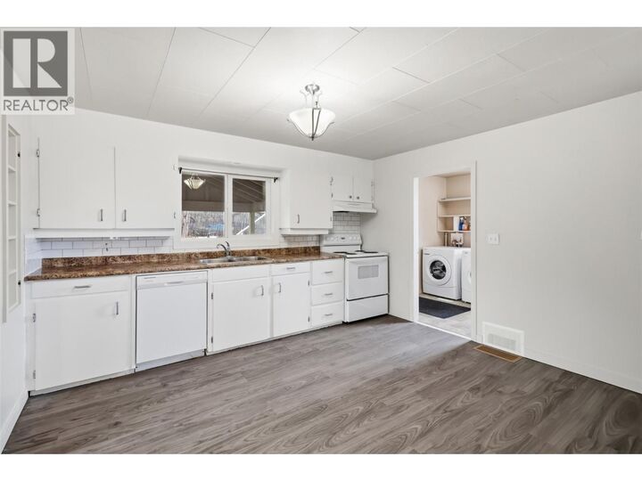 Property Photo:  133 Cedar Street  BC V2B 1G2 