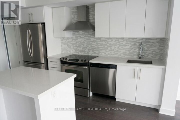 Property Photo: 58 Orchard View Boulevard 707 ON M4R 1B9