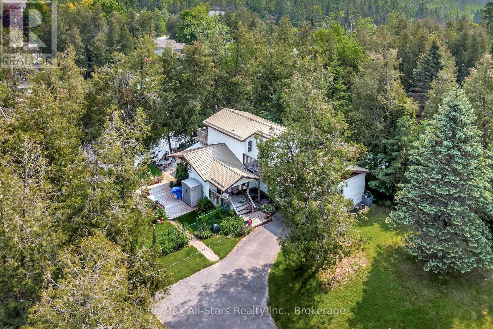 Property Photo:  14 Wychwood Drive East  ON K0M 1N0 
