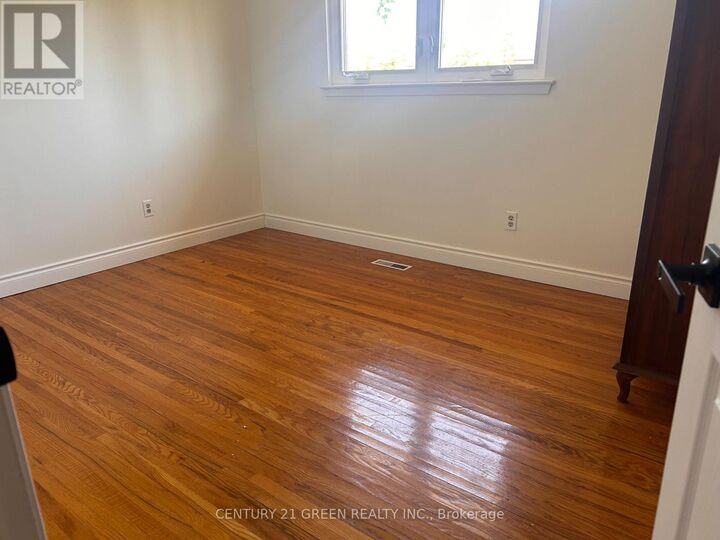 Property Photo:  3032 Morning Star Drive  ON L4T 1X2 