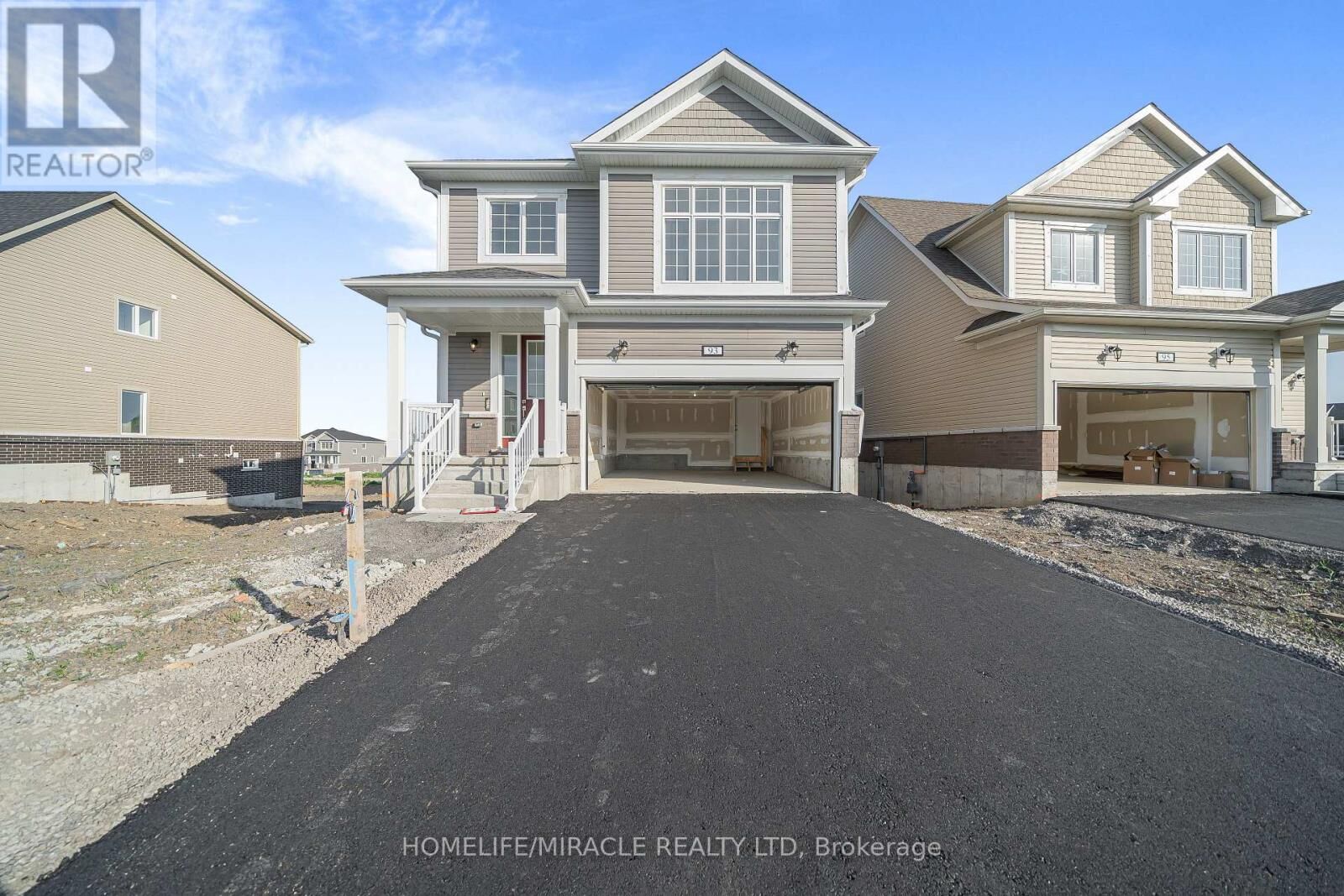 Property Photo:  93 Royal Oak Crescent  ON K0H 1G0 